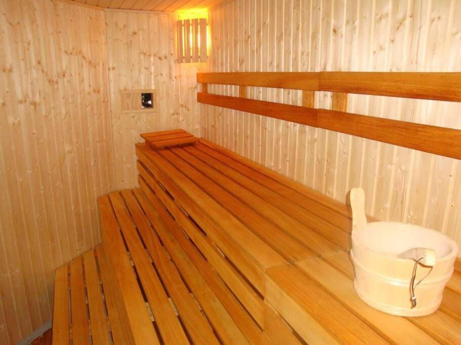 Spacious Swimming Pool Gym Sauna Wwa40 Apartament Warszawa